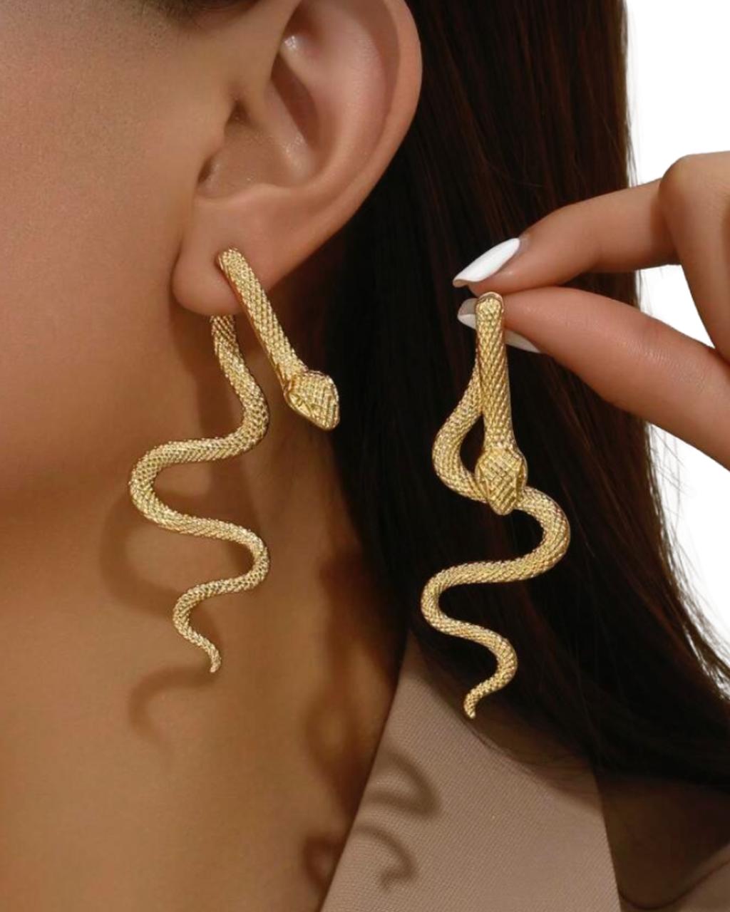 1 Pair Gold Patterned Snake Design Earrings