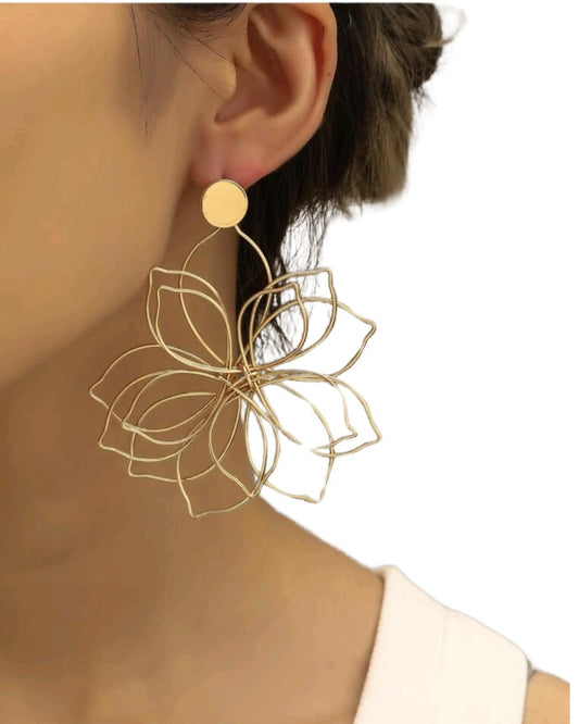 Metallic Vintage Flower Shape Earrings For Women