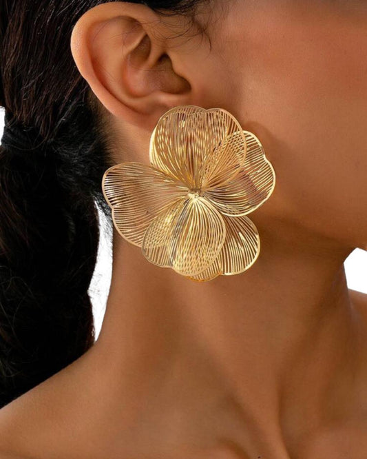 1 Pair Vintage Elegant Metallic Gold Textured Floral Pendant Earrings