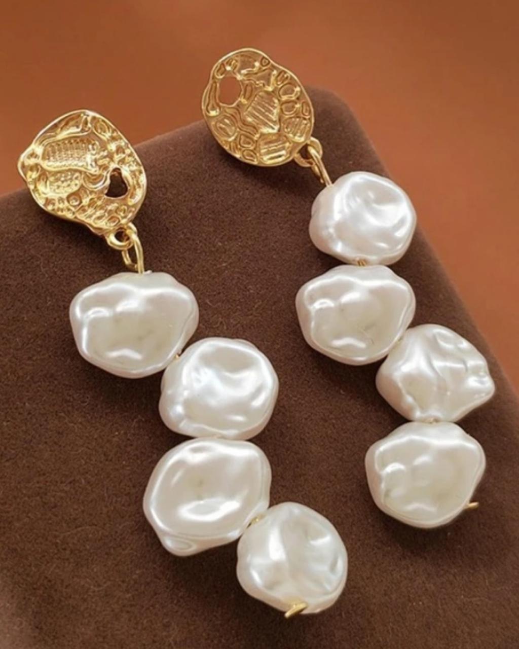 Baroque Style Dancing Dangle Earrings