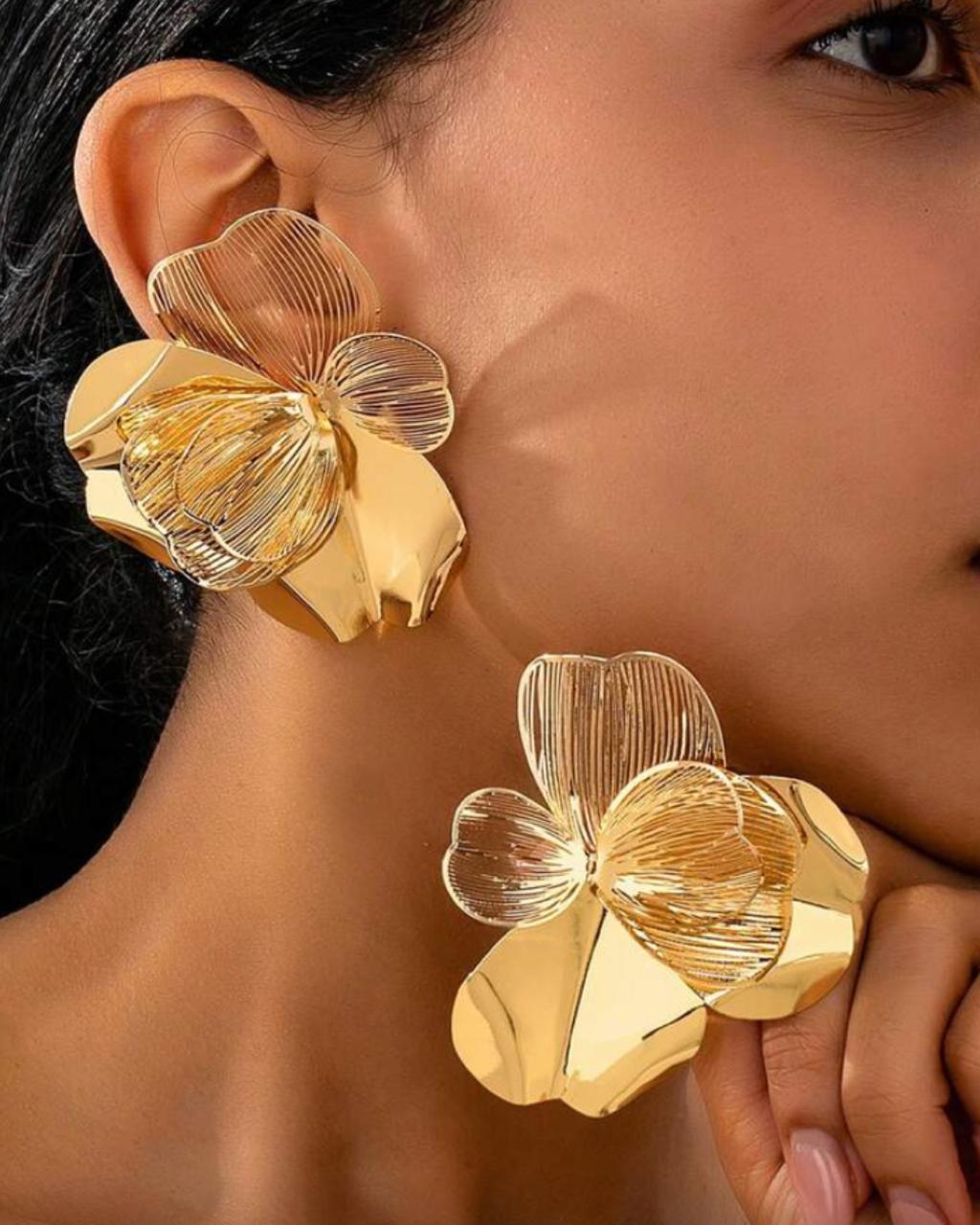 1 Pair Elegant Metal Textured Flower Pendant Earrings