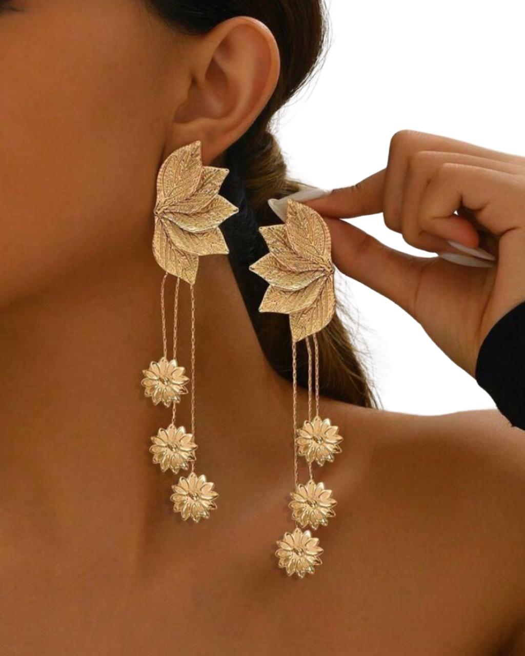 1 Pair Creative Fringed Leaf Earrings